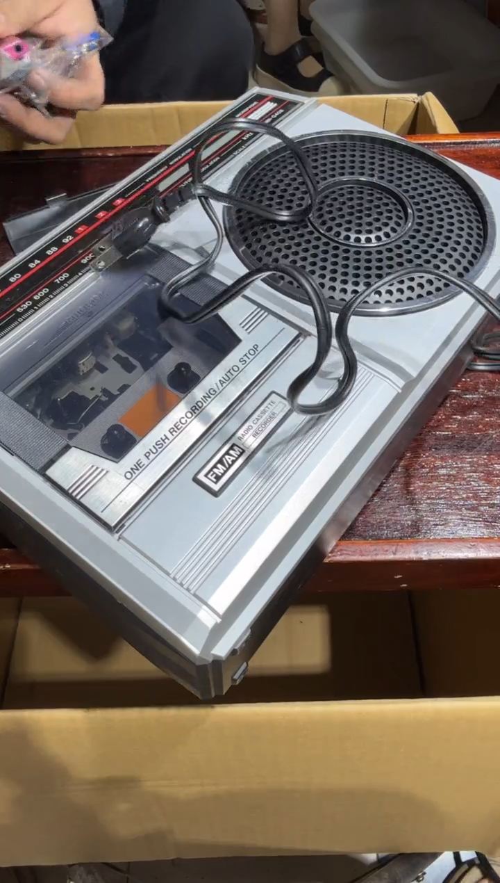 8新回**了 665   中古商品，瑕疵品，不保好坏。