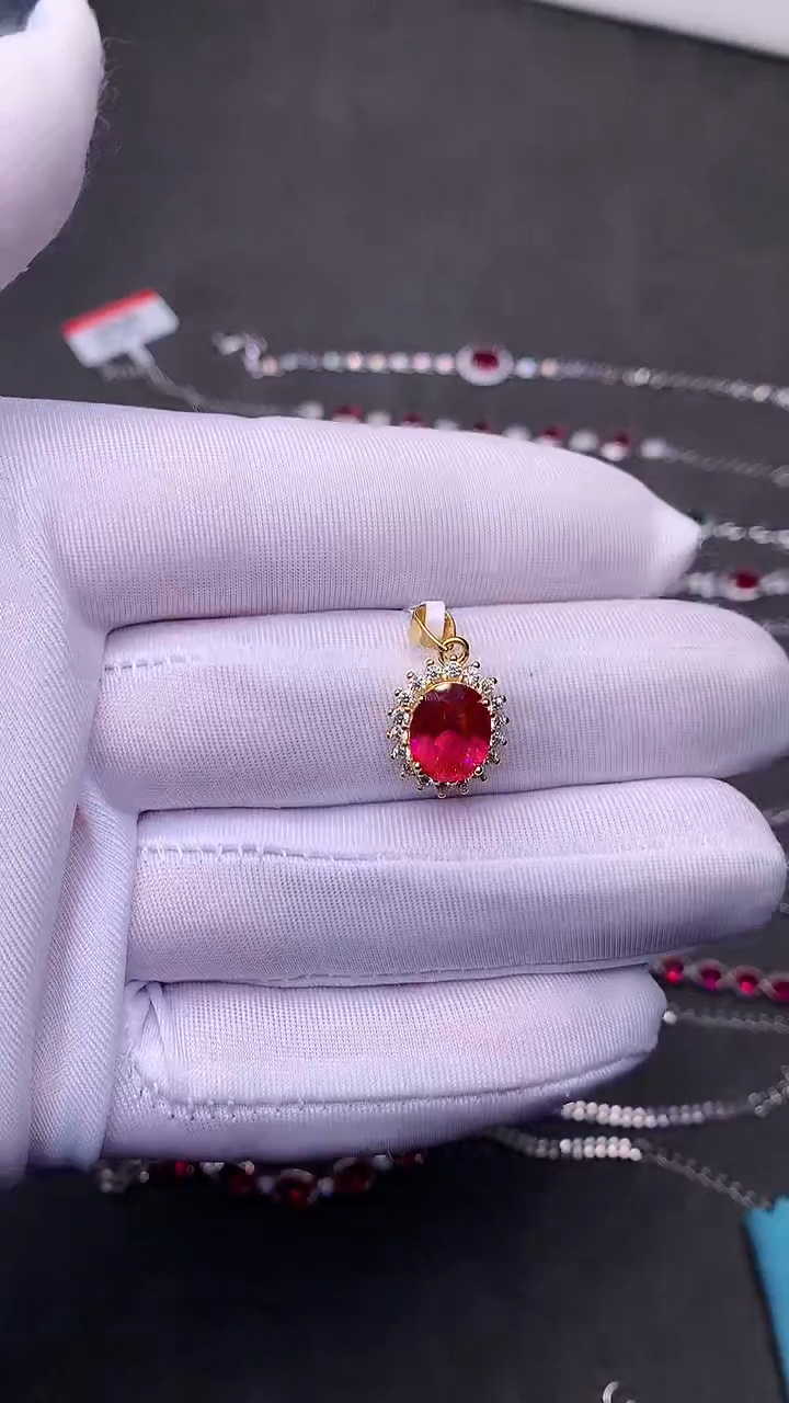 【闪购商品】红宝石吊坠(赠链)银S925镶嵌.......