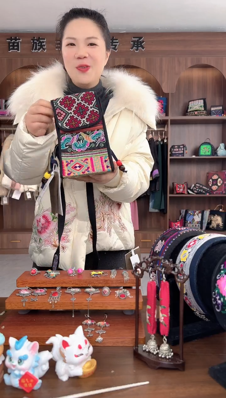 【闪购商品】织绣扶光苗绣传承L27