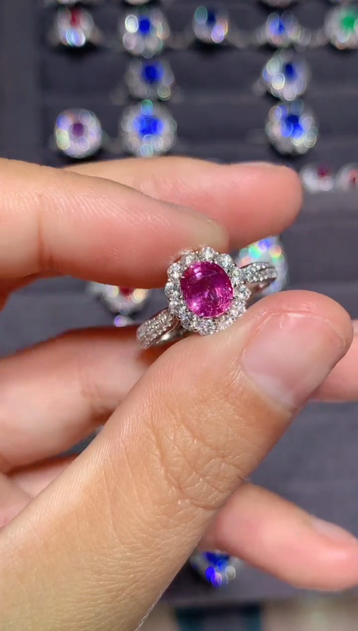 戒指彩色蓝宝石18K金镶嵌1.2CT