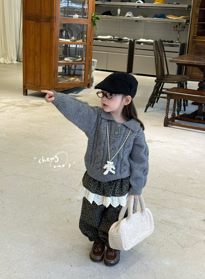 橙小七 25年深秋/翻领加厚灰毛衣灯芯绒豹纹裤（汉服）