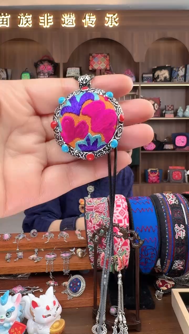 【闪购商品】织绣扶光苗绣传承223