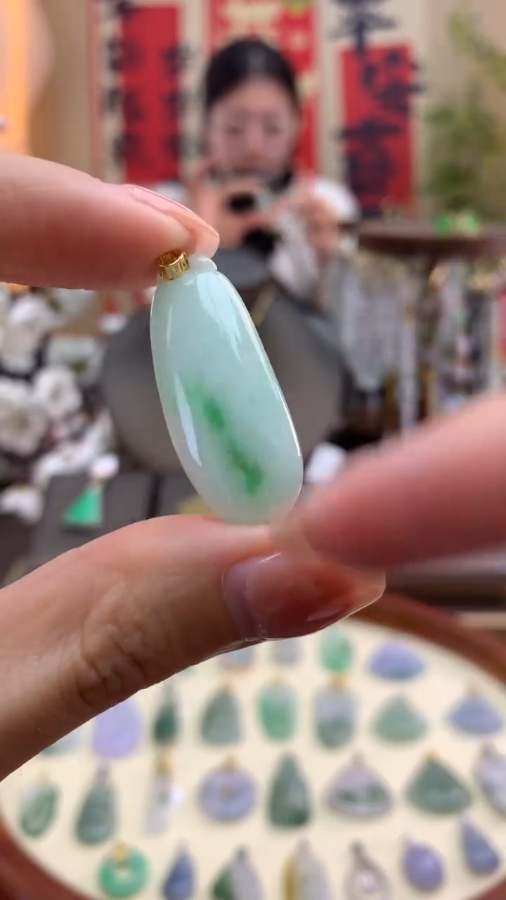 【闪购商品】翡翠颈饰18K金镶嵌天然a货翡翠吊坠