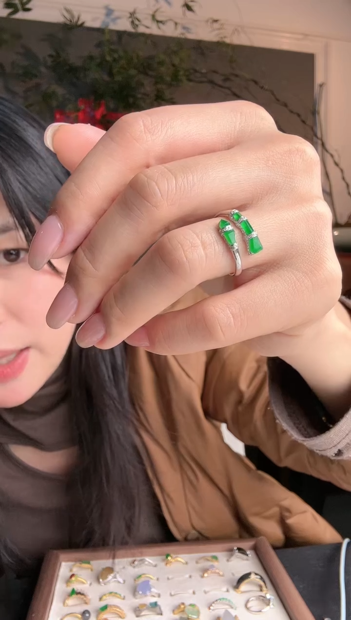 【闪购商品】定制翡翠18K金镶嵌蛇戒指-aq3600