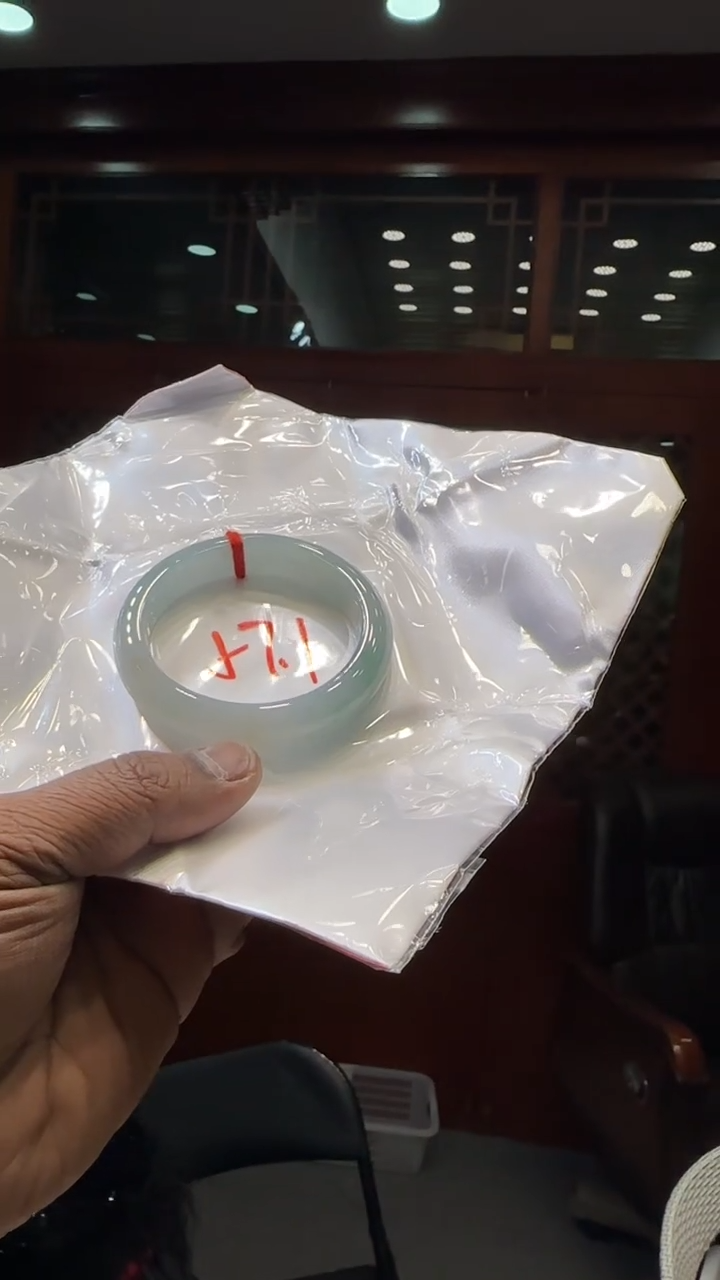 【闪购商品】翡翠手镯未镶嵌手镯