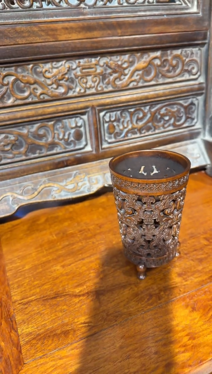 【闪购商品】木木艺黄杨木透雕笔筒398.888