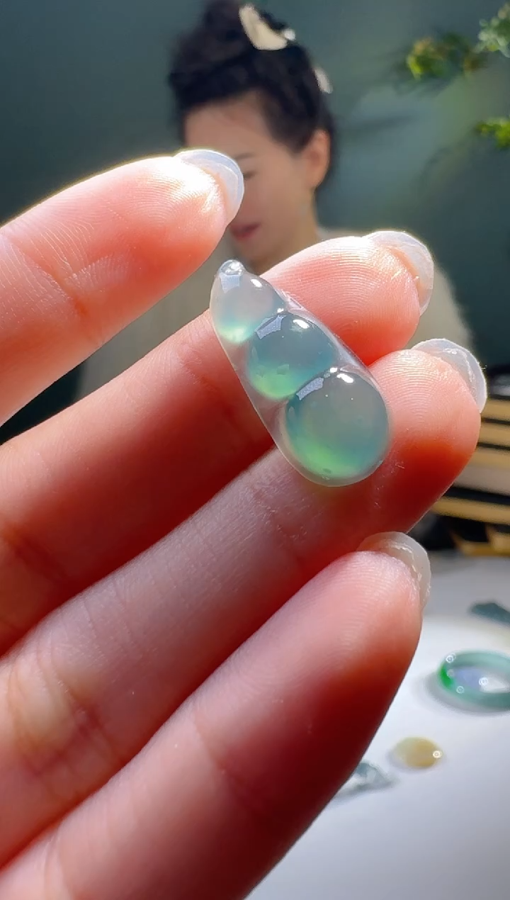 【闪购商品】翡翠颈饰未镶嵌天然A货翡翠豆子