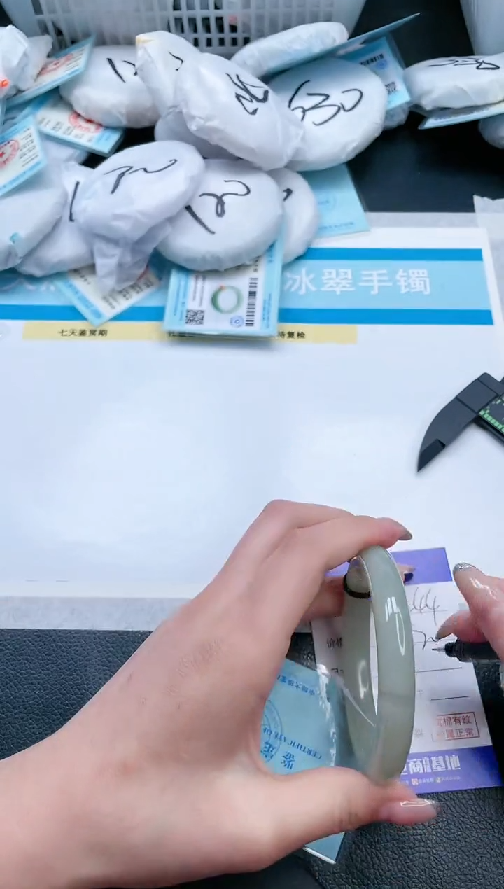 【闪购商品】和田玉手镯未镶嵌13V244-56