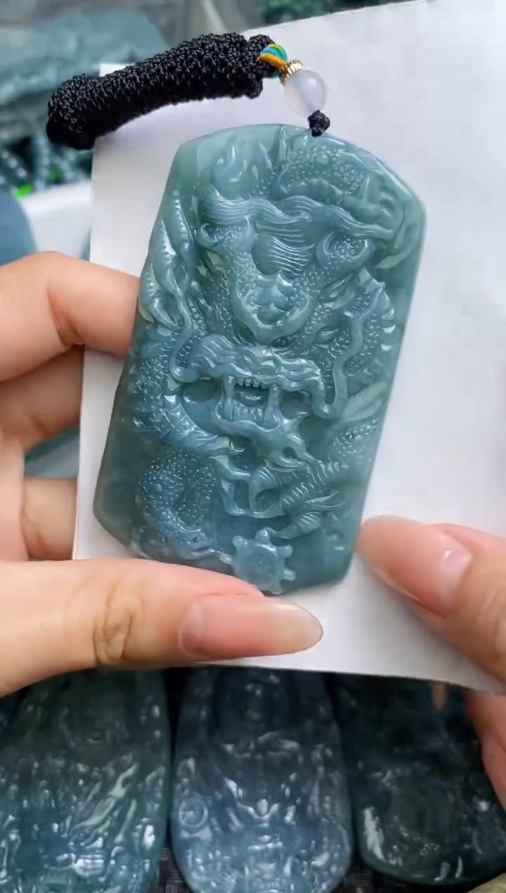 【闪购商品】翡翠颈饰未镶嵌          