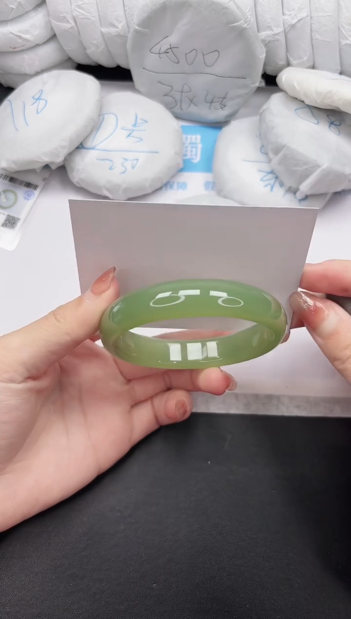 未镶嵌手镯石英质玉54-62.5HSL88