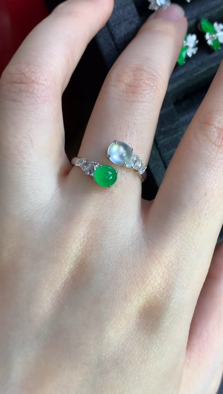 【闪购商品】翡翠戒指18K金镶嵌双蛋戒指