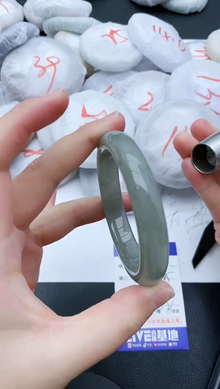 【闪购商品】石英质玉手镯未镶嵌350+55/56