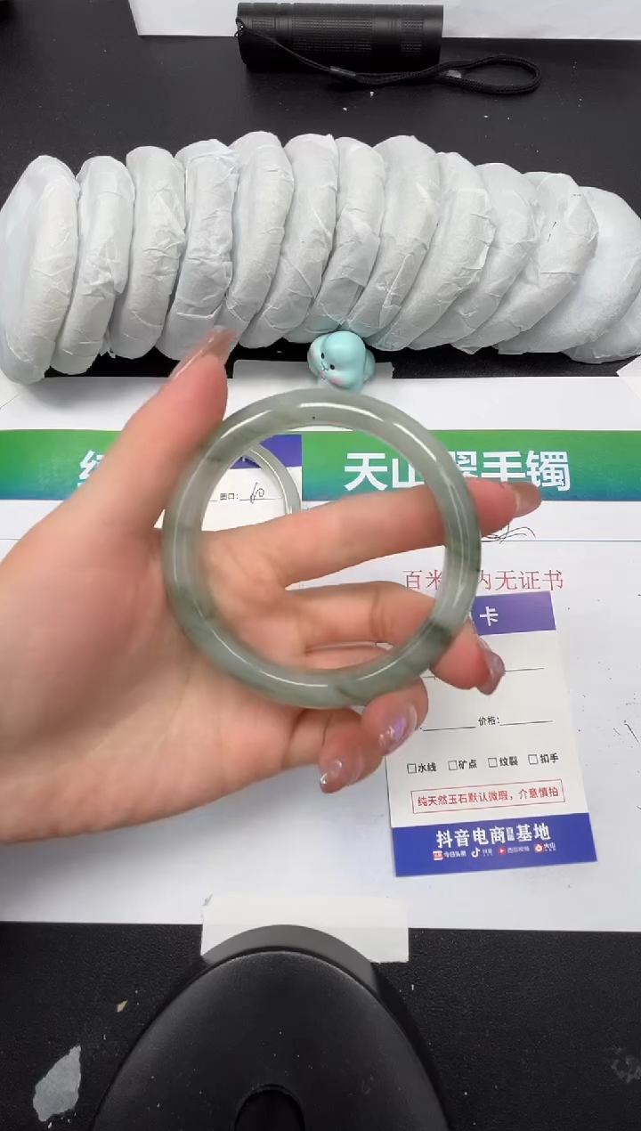 【闪购商品】石英质玉手镯未镶嵌180-60.7