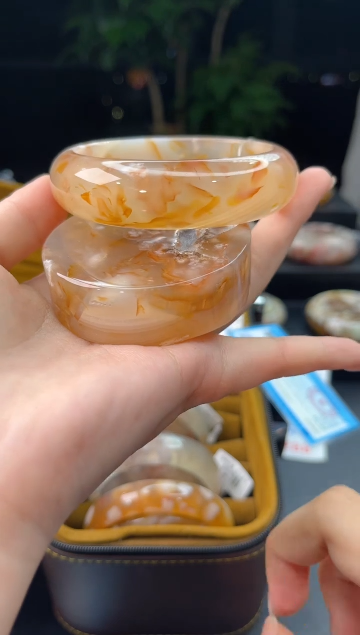 【闪购商品】石英质玉手镯未镶嵌赠送镯心（圈口61