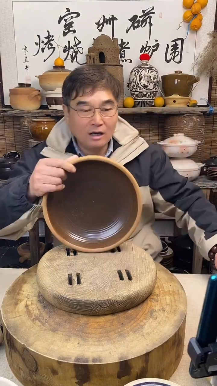 土陶口径26cm复古土菜钵（无盖）