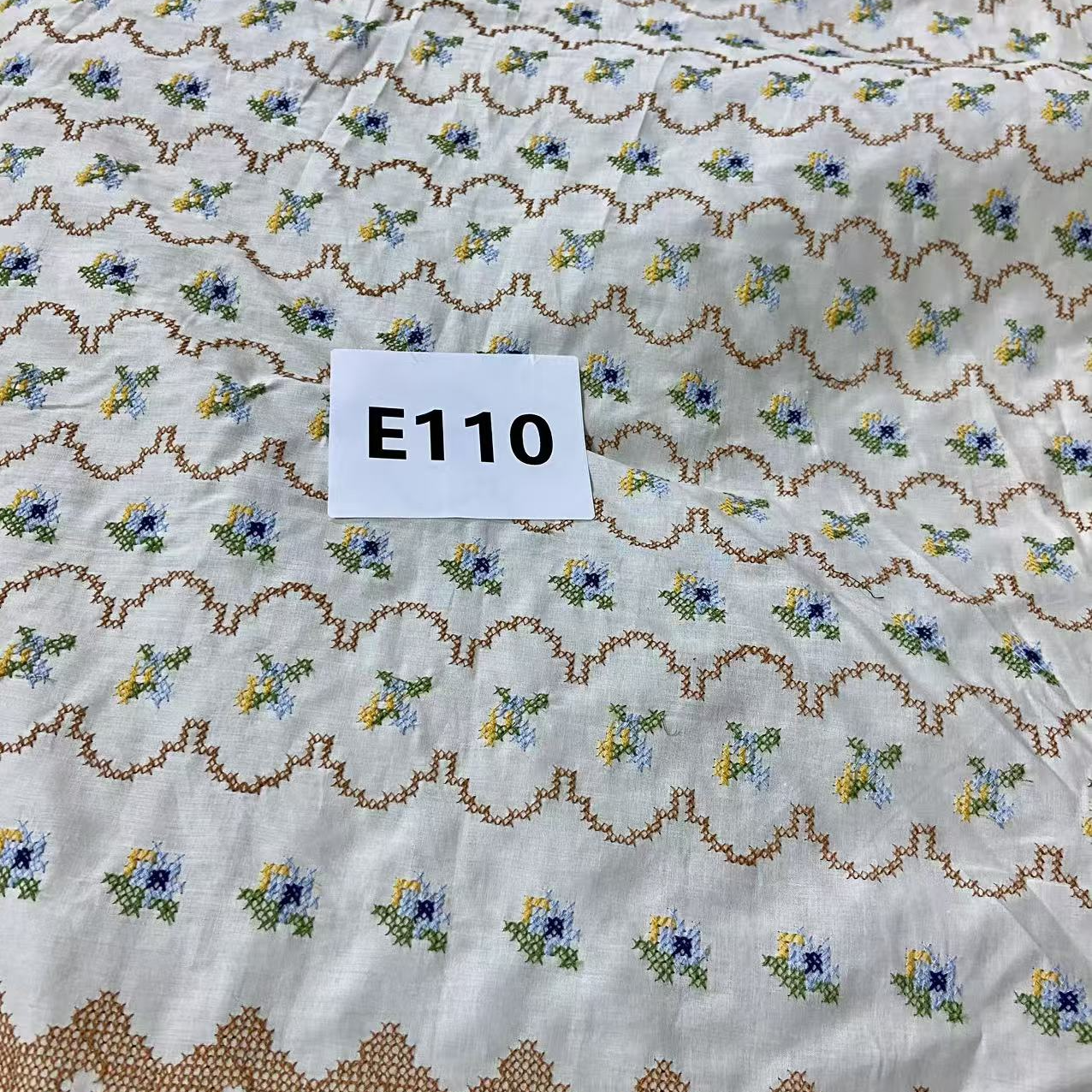 E110 多色刺绣绣花面料 2米价格