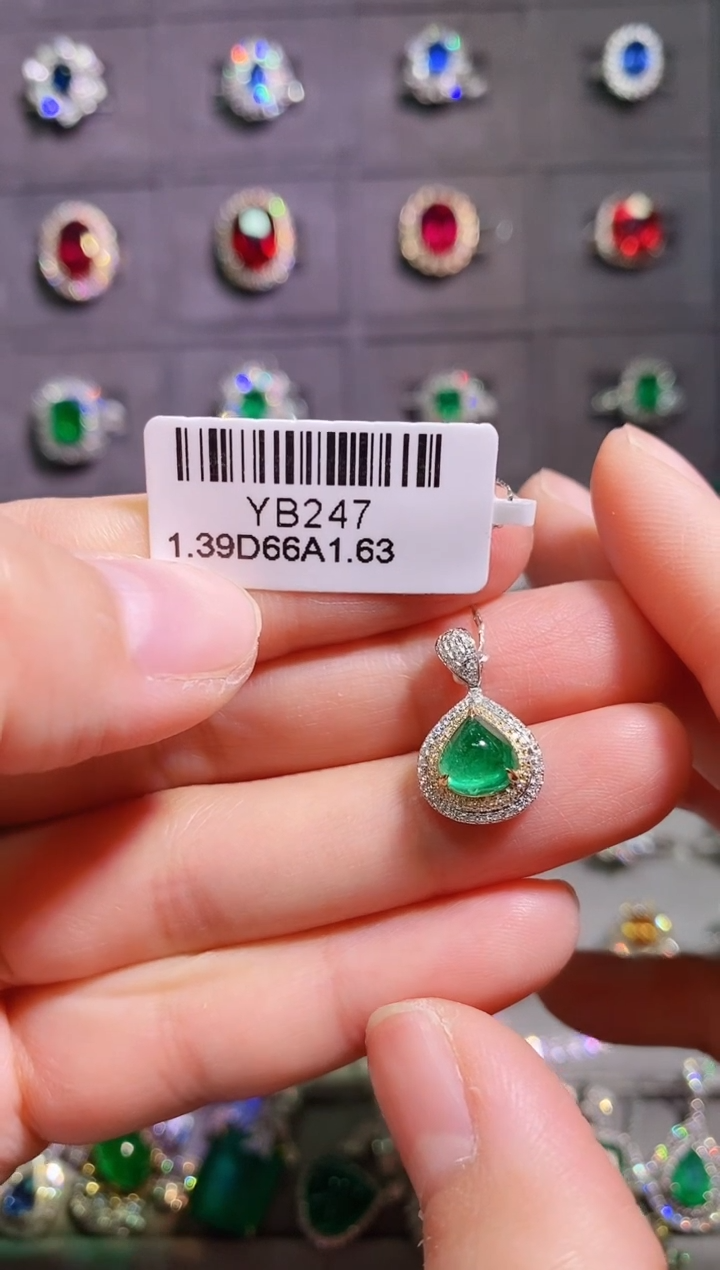 【闪购商品】祖母绿18K金吊坠18K金镶嵌1.39克拉