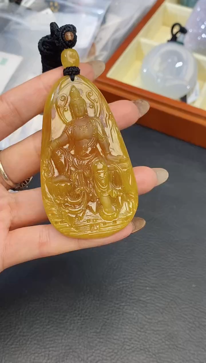 颈饰未镶嵌翡翠蜂****王缅甸天然翡翠