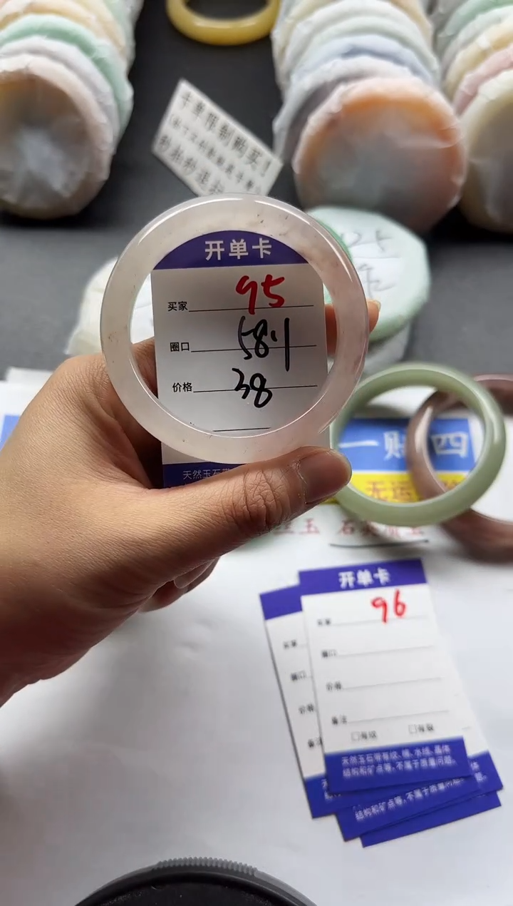 未镶嵌手镯石英质玉95