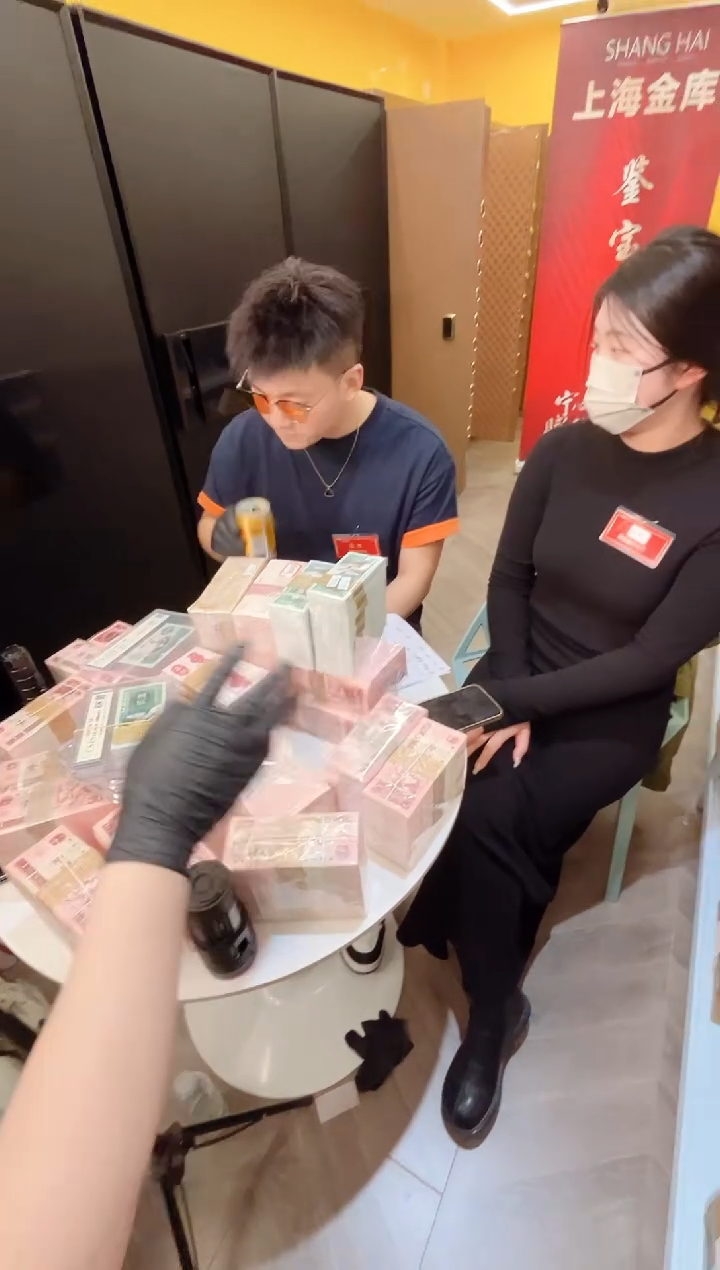 【闪购商品】带评级鉴定-8002双胞胎整刀不挑号