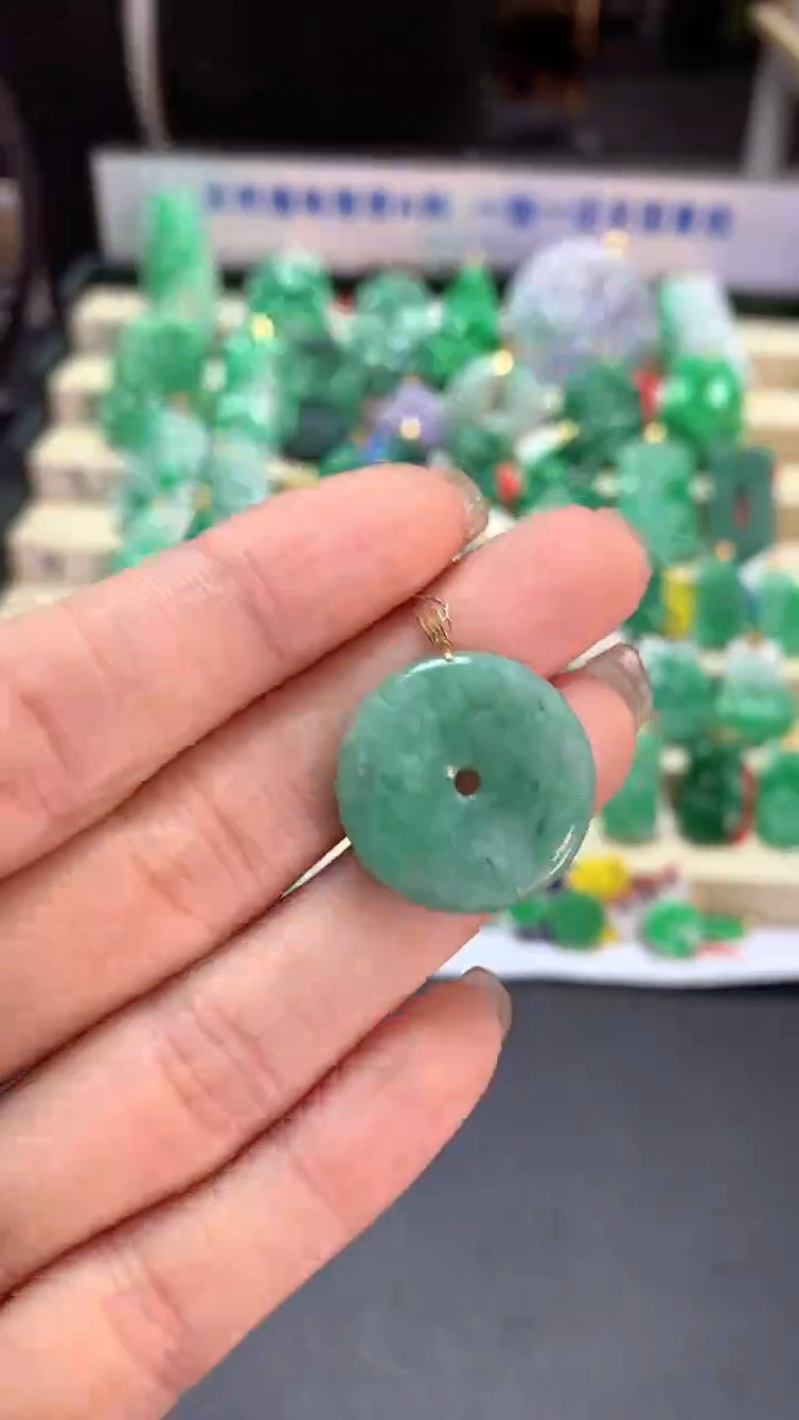 【闪购商品】翡翠吊坠(不含链)18K金镶嵌挂件