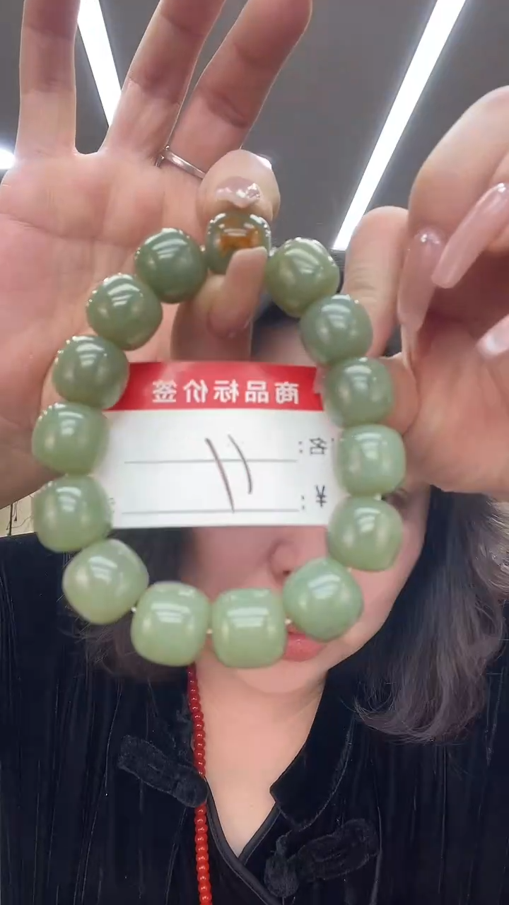 未镶嵌透闪石质玉挂件手串