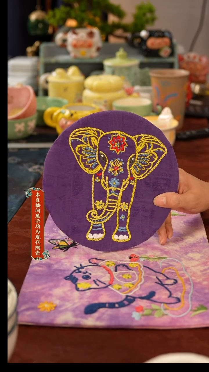 摆件陶景德镇手工手绘卡哇伊美器