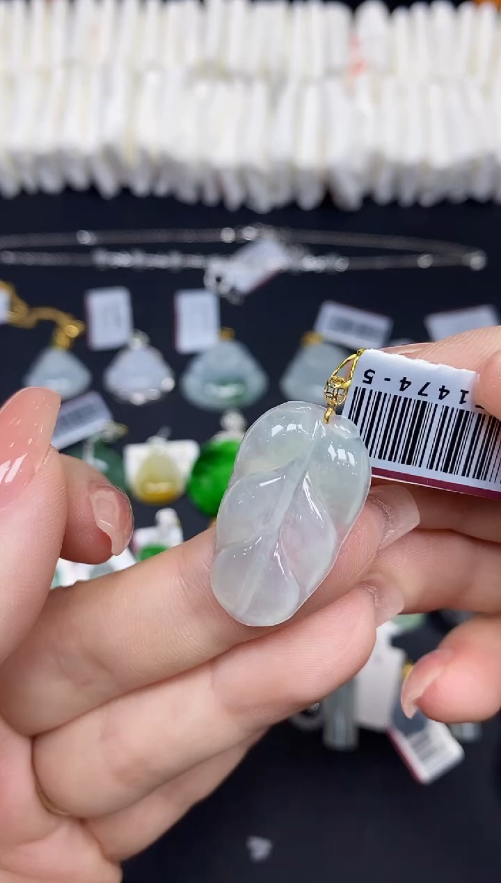 吊坠(不含链)18K金镶嵌翡翠叶子18K金扣镶嵌@@CMT1474-5