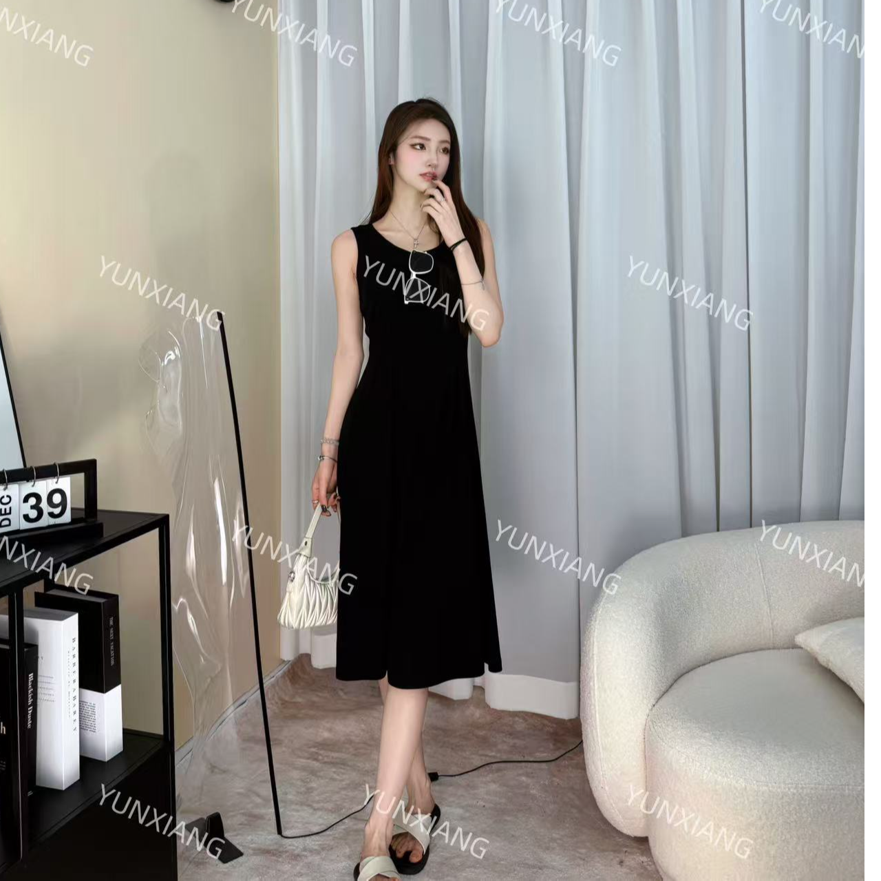 高级感无袖遮肉百搭小神裙圆领收腰气质宽吊带连衣裙