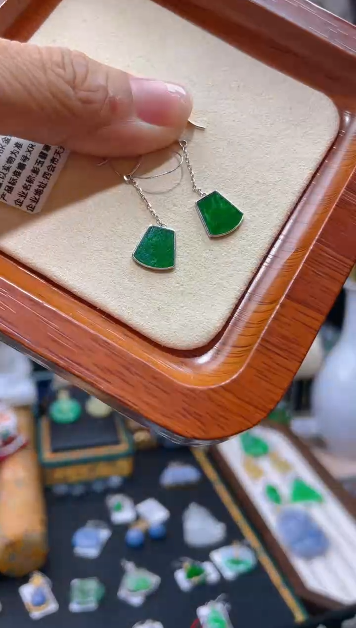 【闪购商品】翡翠颈饰18K金镶嵌假一赔三