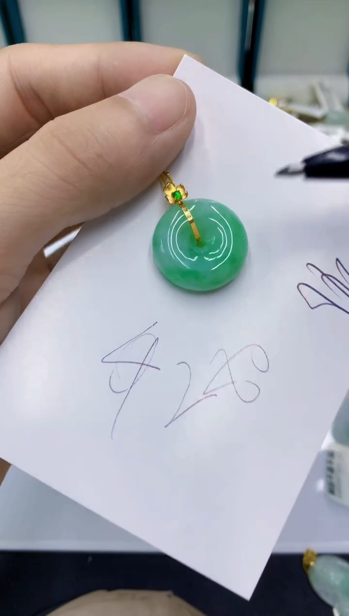 颈饰18K金镶嵌翡翠翡翠