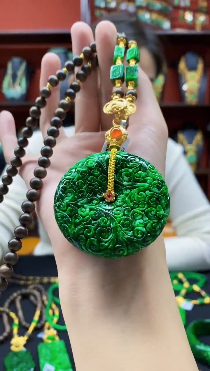 颈饰未镶嵌翡翠吊坠