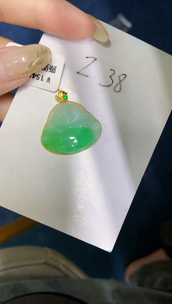 翡翠18K金镶嵌颈饰缅甸天然翡翠A货