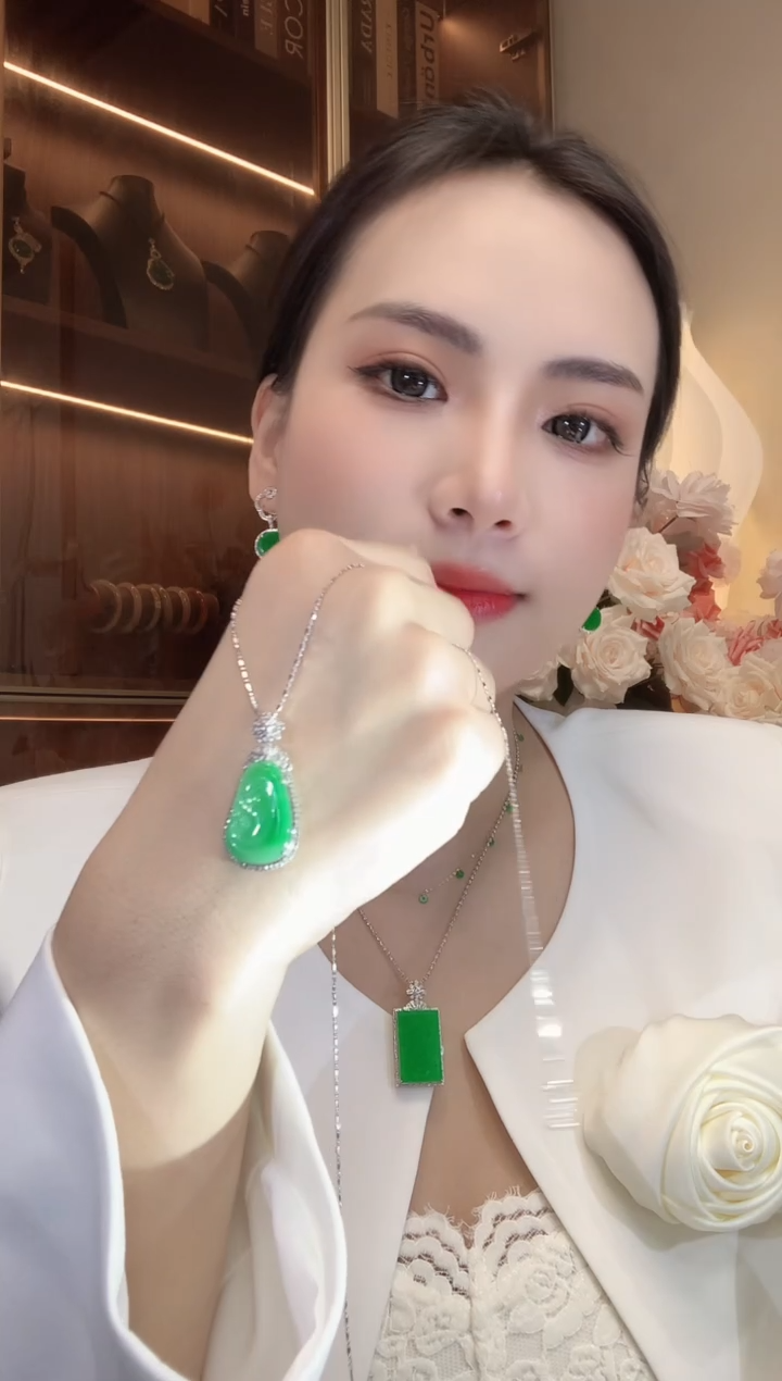 【闪购商品】翡翠吊坠(不含链)18K金镶嵌A19