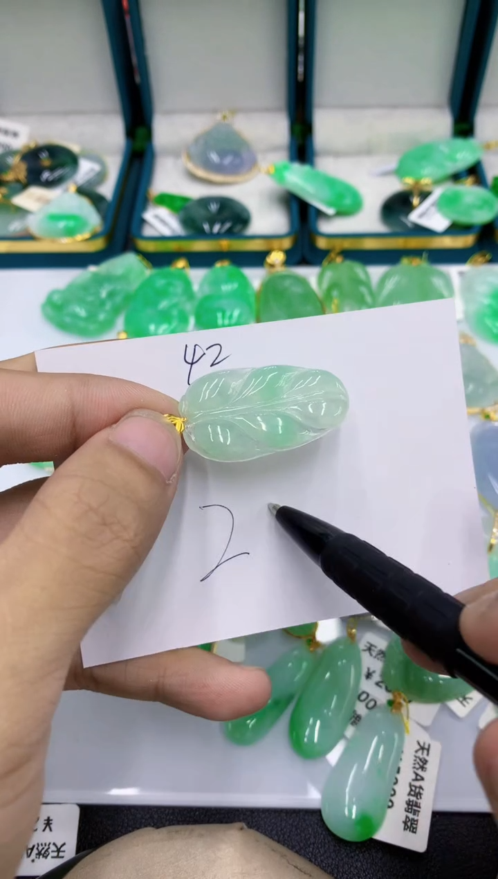 颈饰18K金镶嵌翡翠翡翠