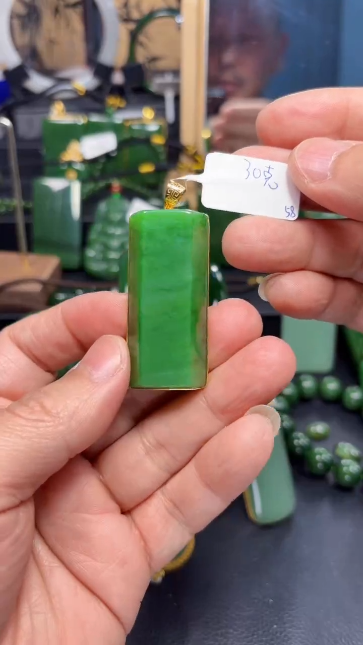 【闪购商品】和田玉（碧玉）吊坠(赠链)18K金镶嵌1