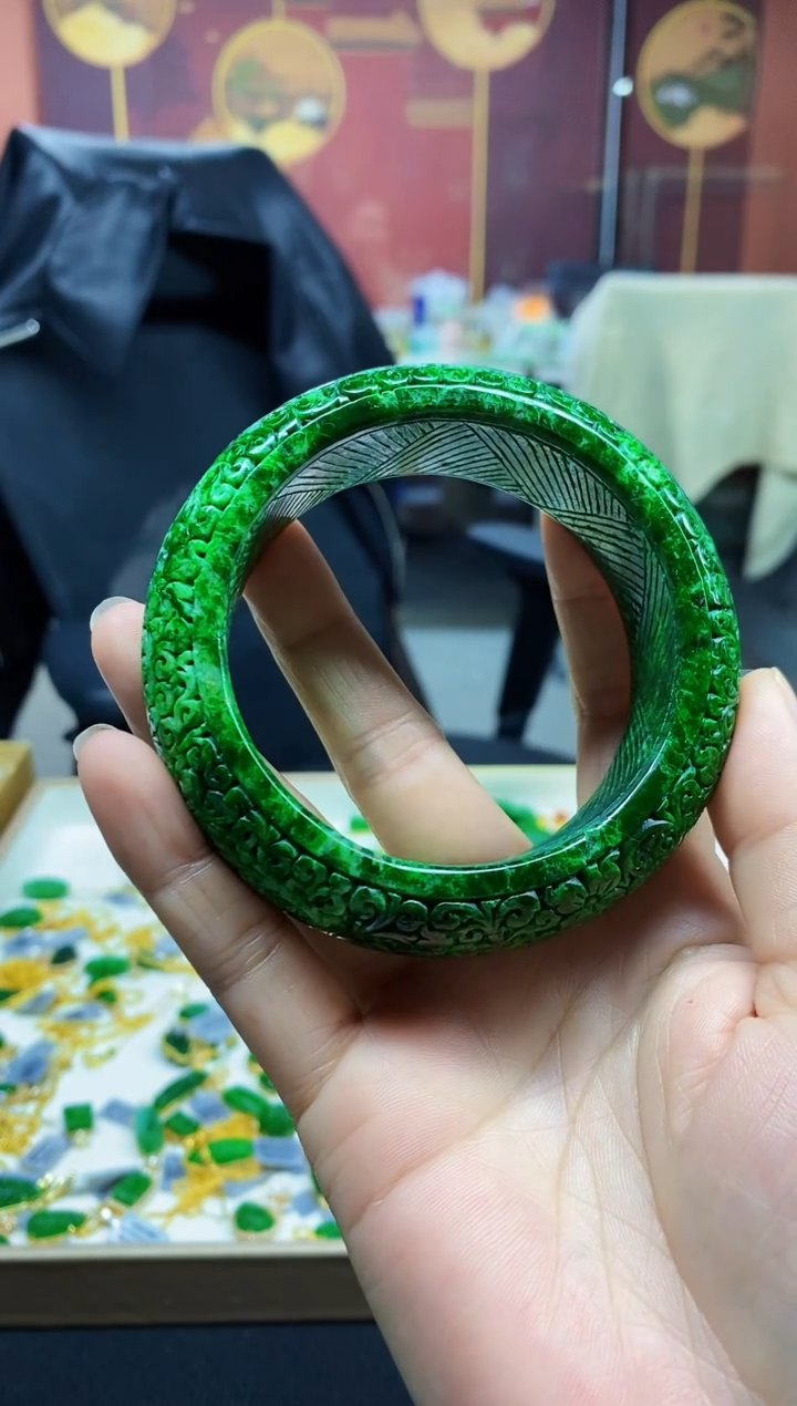 颈饰未镶嵌翡翠文*翡翠手镯