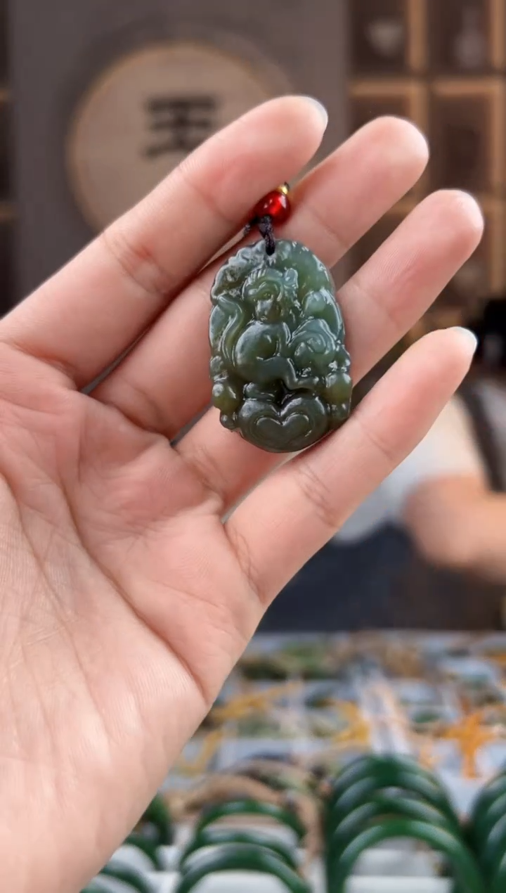 颈饰未镶嵌和田玉拍一发一，拍一发一