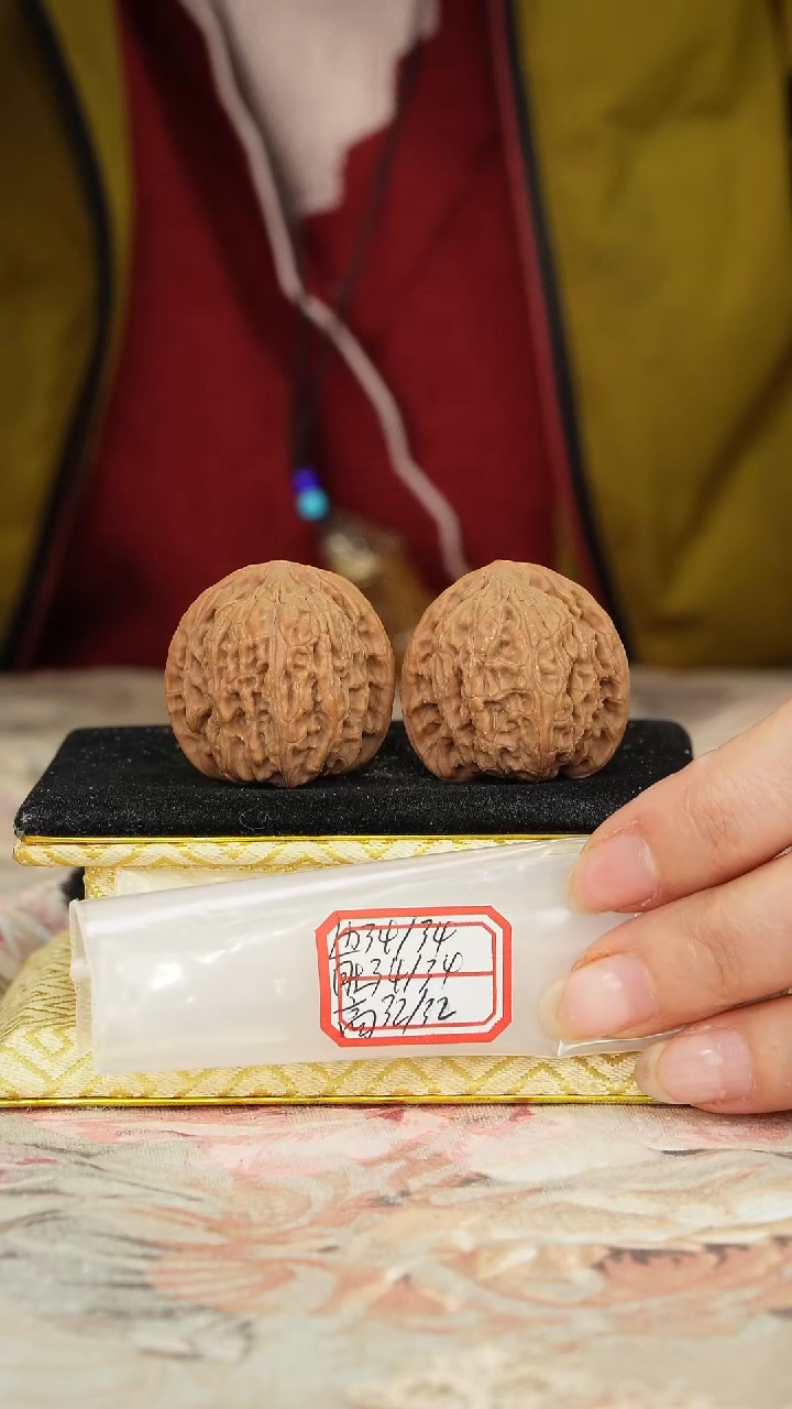 【闪购商品】文玩核桃把件密纹狮子头