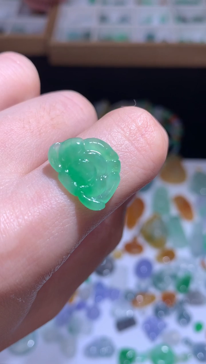 未镶嵌定制翡翠莲花