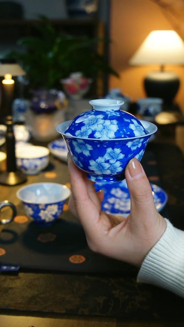 新品蓝地踏水杜鹃盖碗