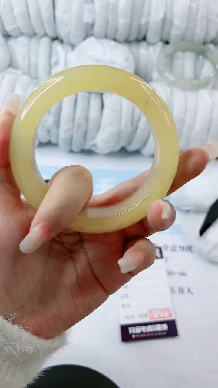 【闪购商品】石英质玉手镯未镶嵌0833806134-多样性发货