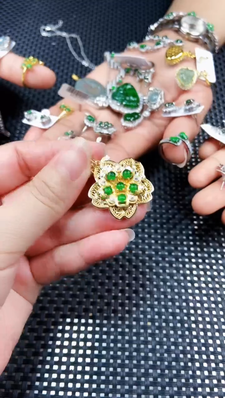 【闪购商品】翡翠吊坠(不含链)未镶嵌111111111