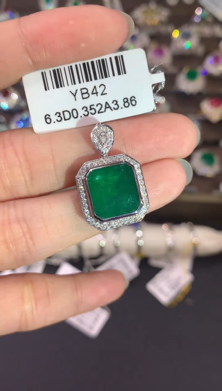 【闪购商品】祖母绿吊坠18K金镶嵌A744|19800