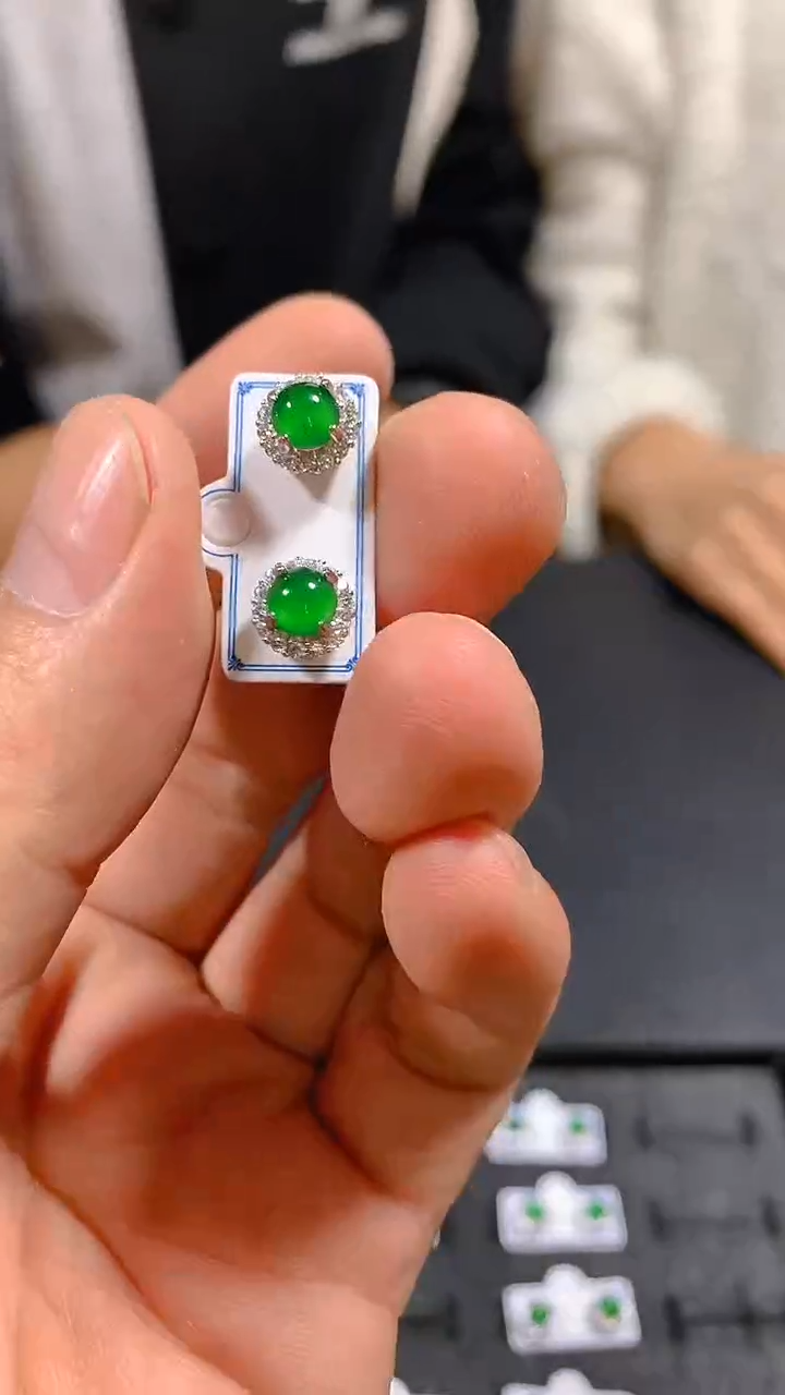 未镶嵌翡翠耳饰多样性发一