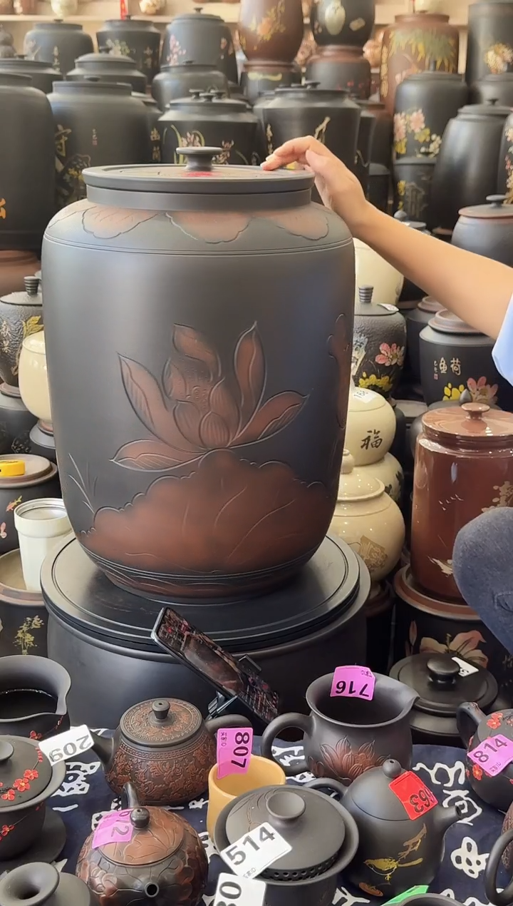 罐瑕疵茶缸高50cm荷花   651