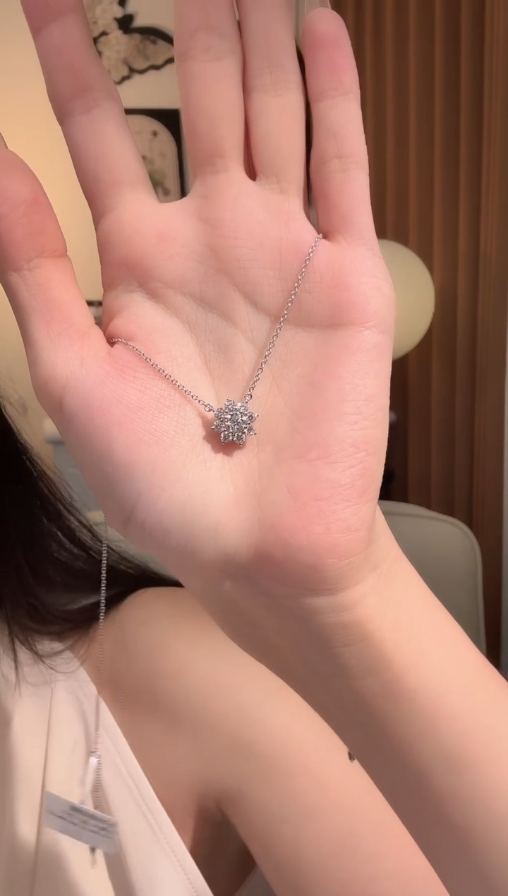 颈饰钻石18K金镶嵌天然太阳花项链