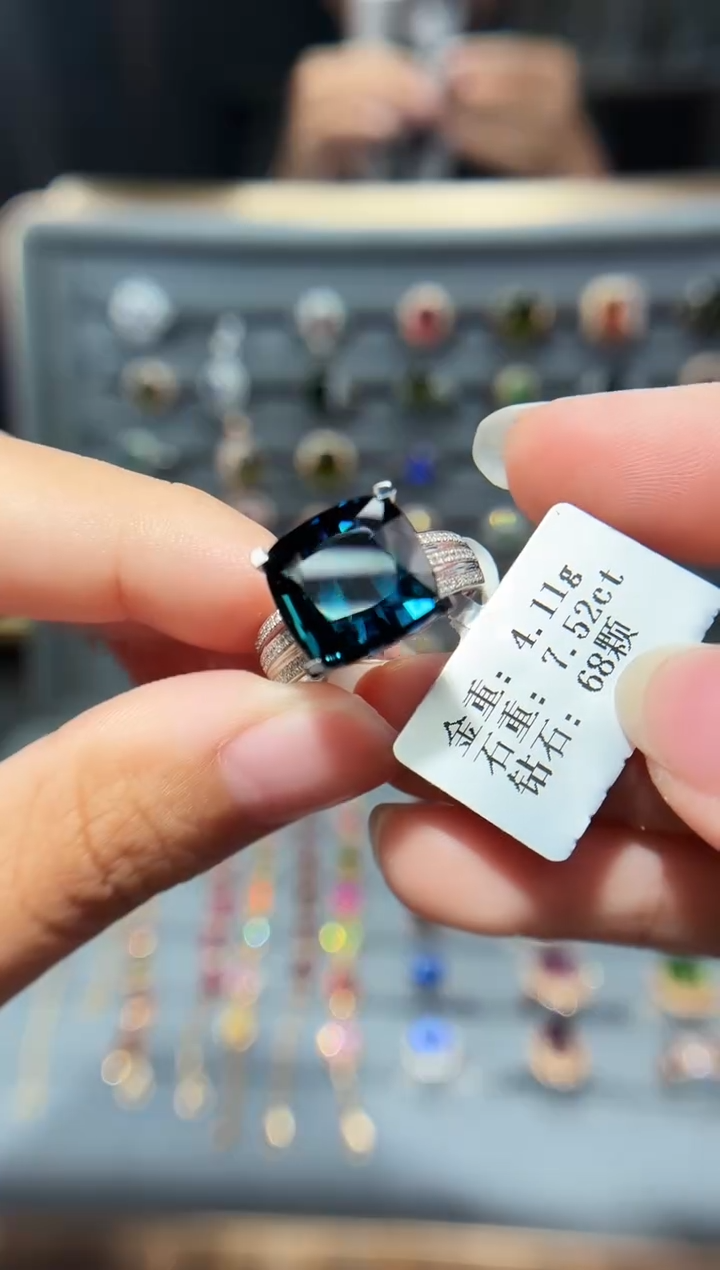 18K金镶嵌戒指碧玺7.52.