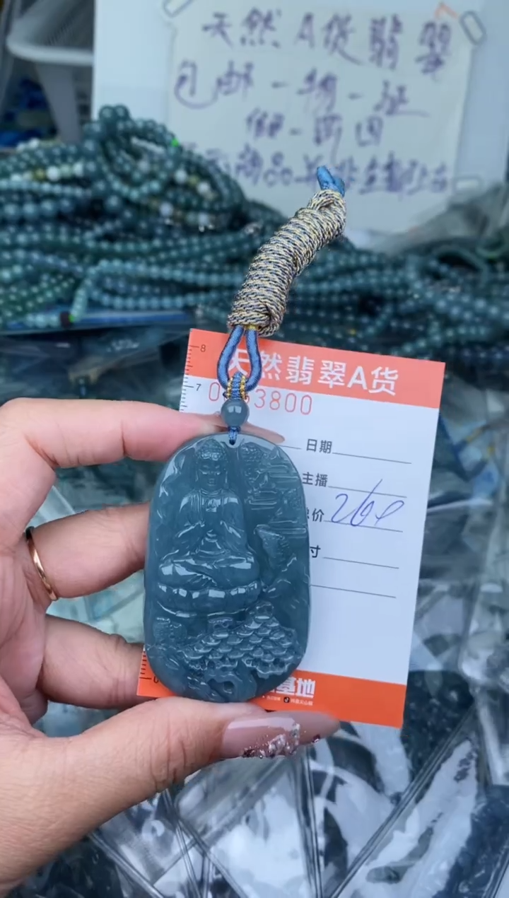 【闪购商品】翡翠颈饰未镶嵌··········