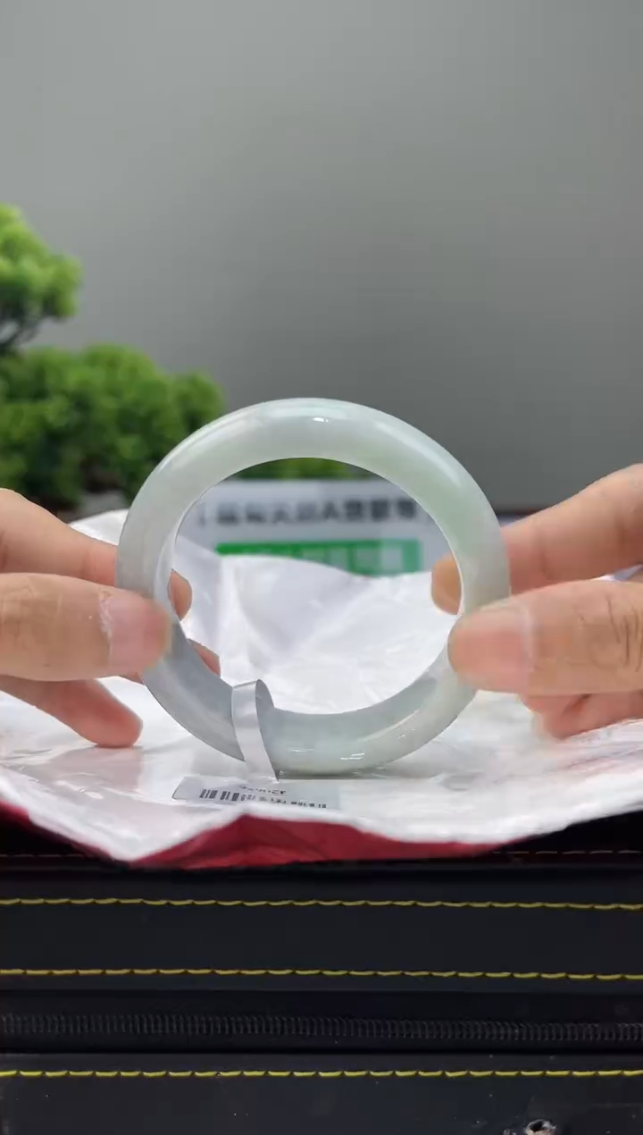 【闪购商品】翡翠手镯未镶嵌手镯4